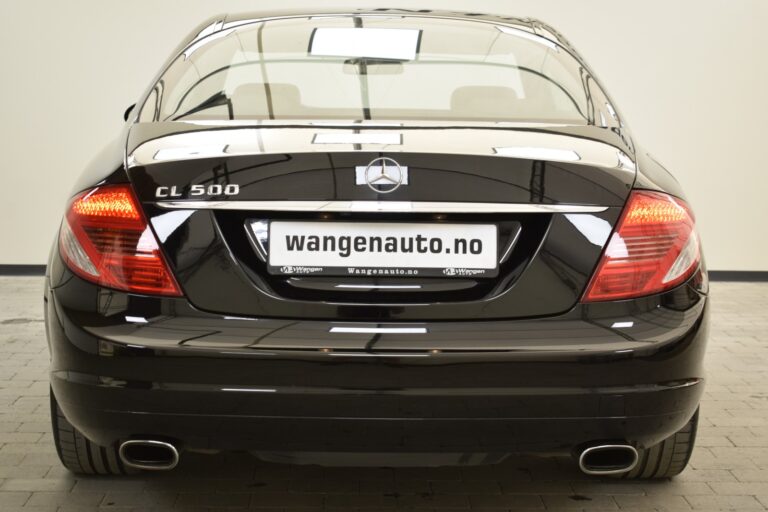 A rear view of a black Mercedes-Benz CL 500 with visible taillights and dual exhausts, displaying a license plate with the website "wangenauto.no".